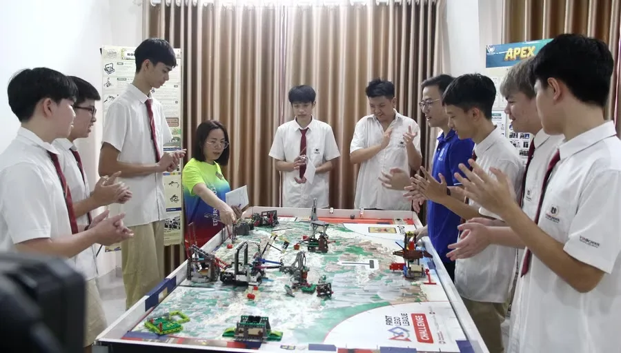 Vì sao ngày càng nhiều học sinh Việt Nam tỏa sáng trên các đấu trường STEM quốc tế?